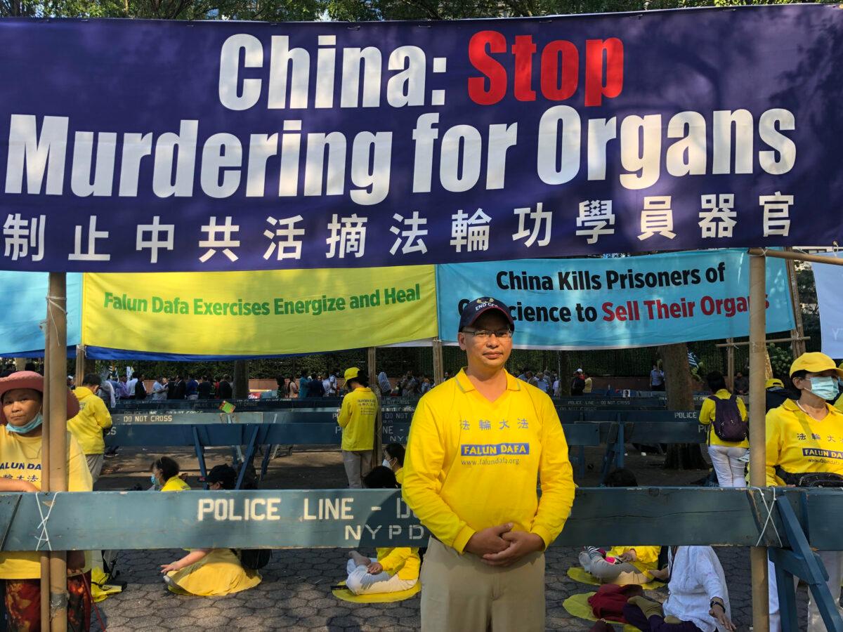 Tom Tang raising awareness about the persecution of the Falun Gong by the Chinese Communist Party in China, outside the U.N. building in New York, on Sept. 25, 2021. (Enrico Trigoso/The Epoch Times)