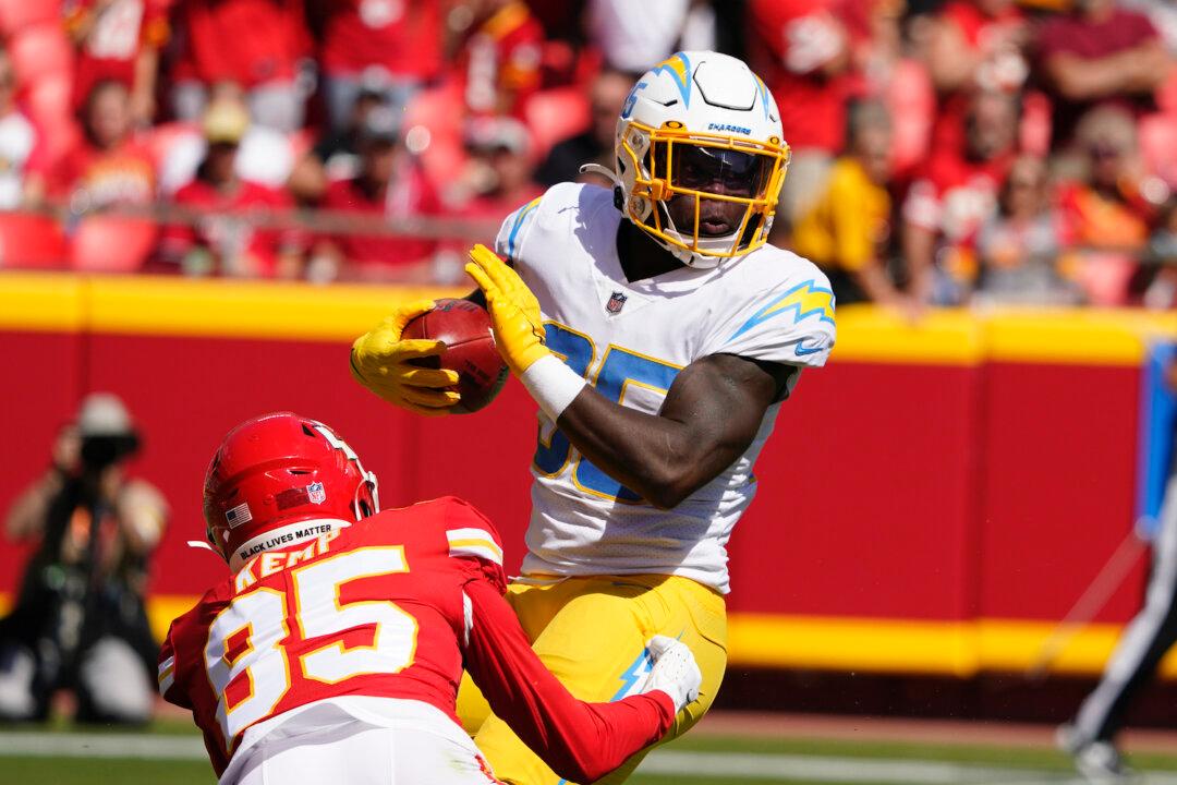 Chargers Rally to Beat Turnover-Prone Chiefs 30-24 in Kansas City