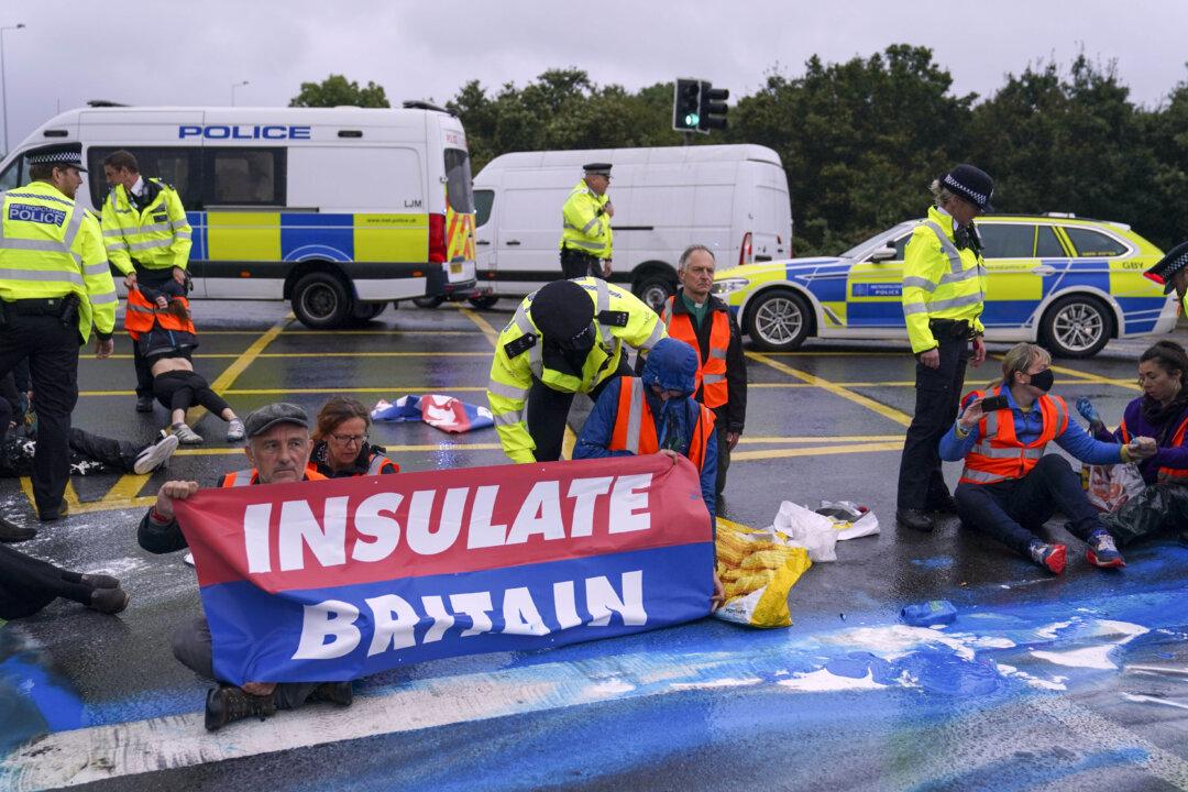 Climate Activists Blocks Motorway to Heathrow Airport Despite Government Injunctions