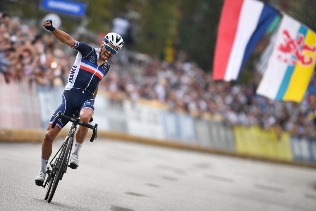 France’s Alaphilippe Retains Men’s Cycling World Title in Explosive Fashion