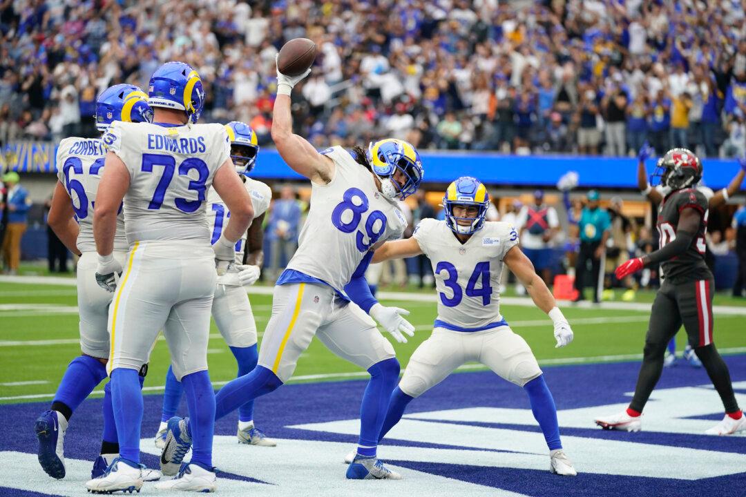 Rams’ Stafford Throws for 4 TDs, Outduels Brady and Buccaneers