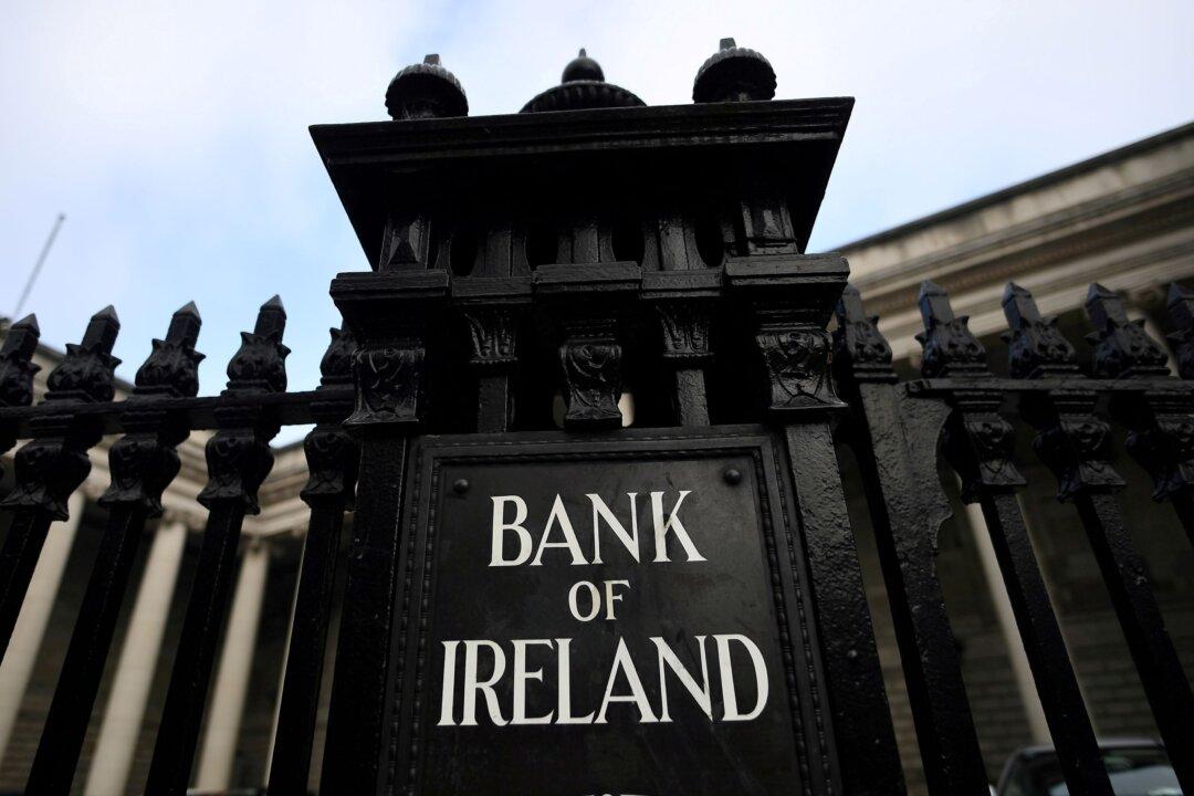 Bank of Ireland Blames Irish Pay Cap as CFO Announces Departure