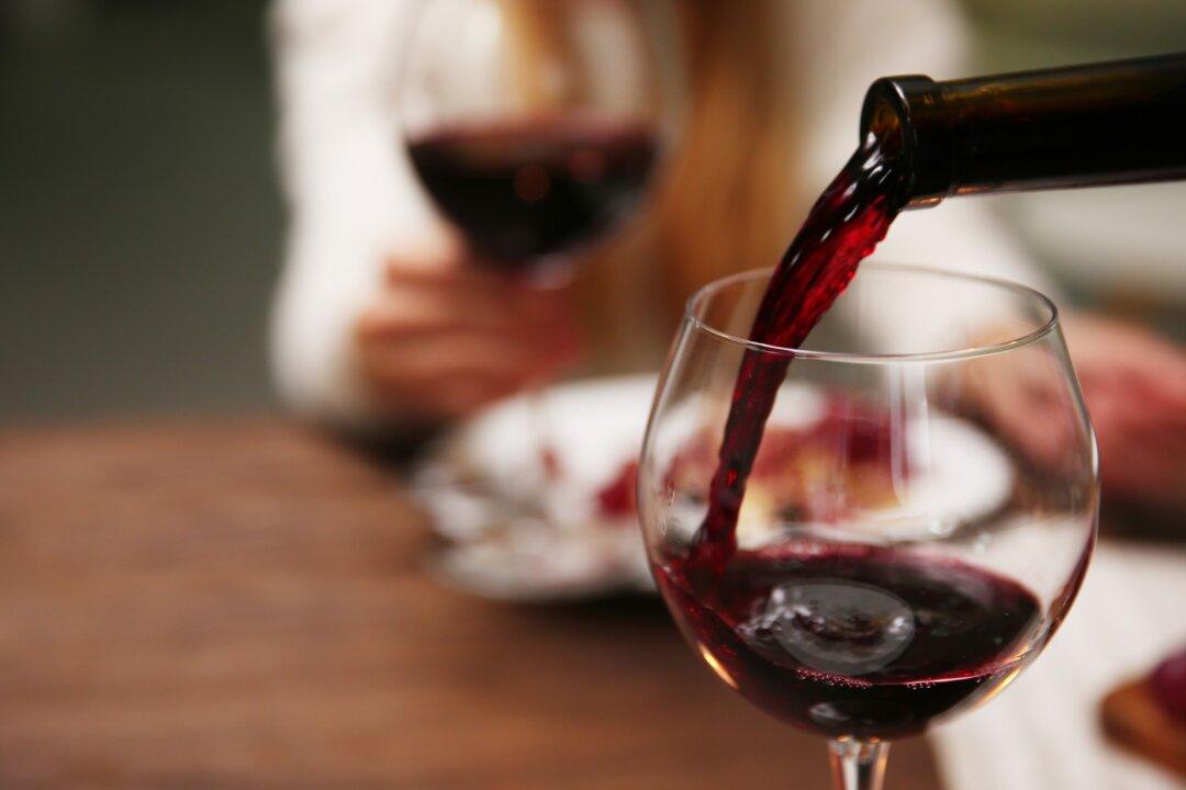 54% of Canadians Support Health Warnings on Alcoholic Beverage Bottles, Study Finds