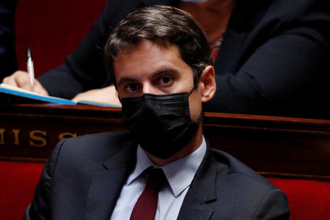 France Cuts Back Visas for Maghreb Nationals Over Immigration Policy