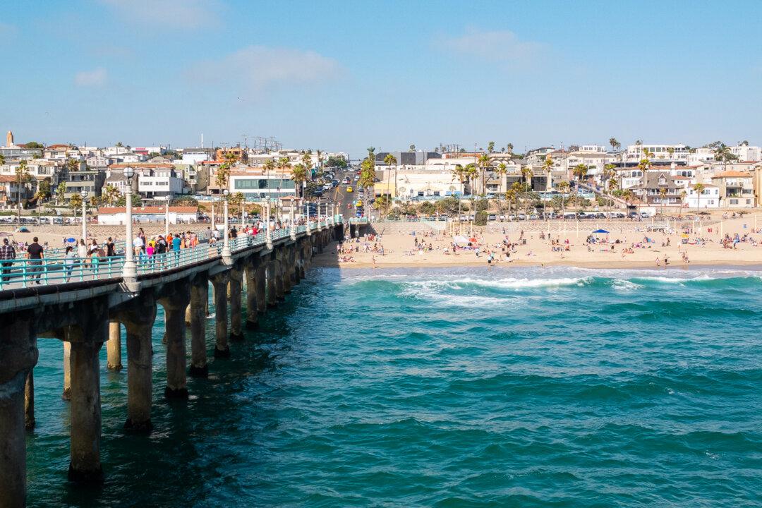 Residents Conflicted Over LA’s New COVID-19 Vaccine Mandate