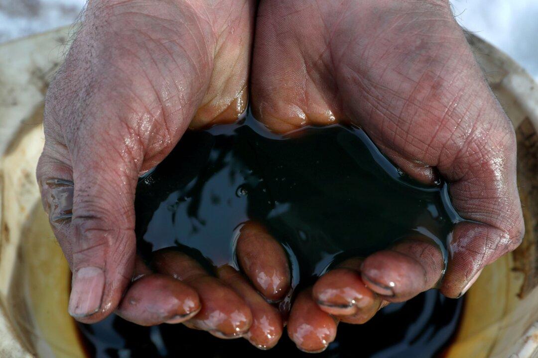 Oil Climbs for Sixth Day on Supply Concerns, Brent Tops $80