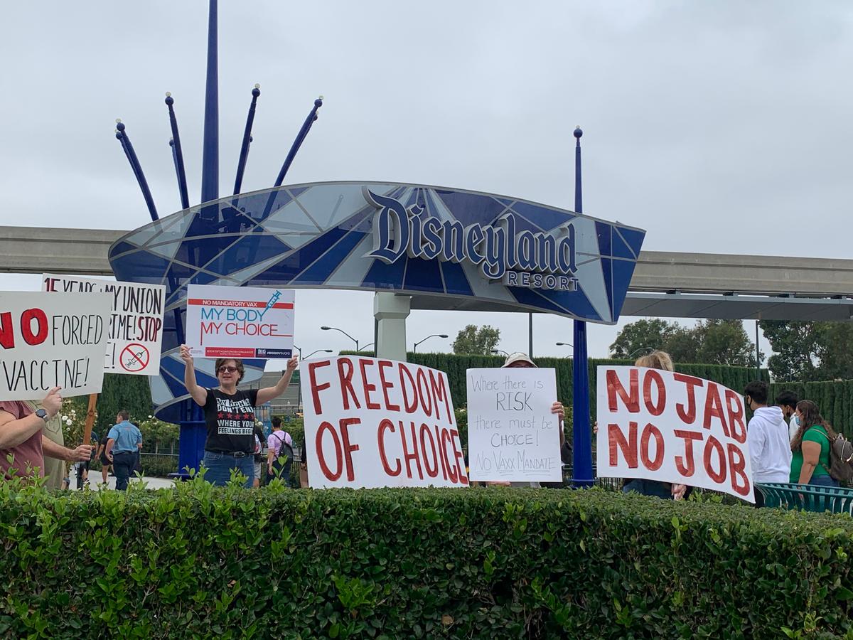 Californians Protest Against Vaccine Mandate in Front of Disneyland