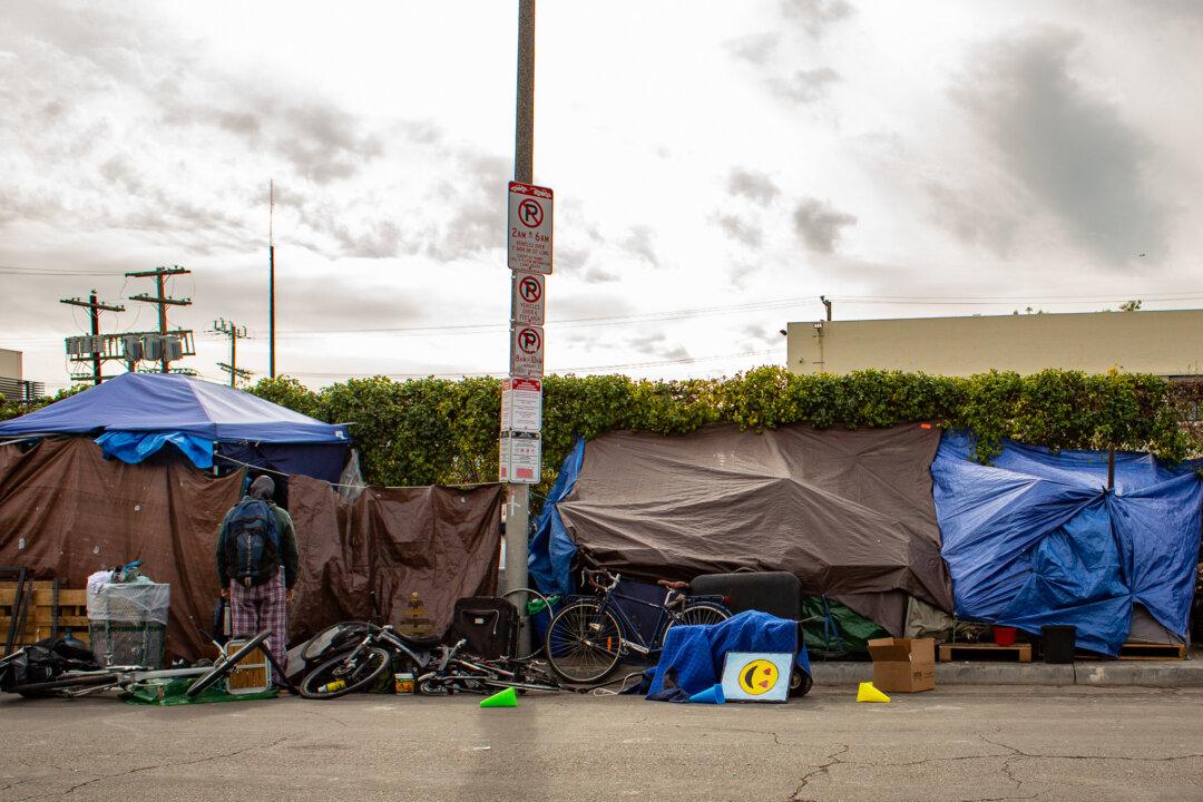 Los Angeles Homeless Shelter to Temporarily Close