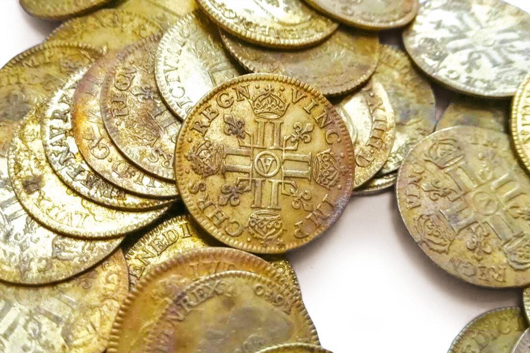 French Craftsmen Discover 239 Pre-Revolution Gold Coins in Walls of Mansion During Reno