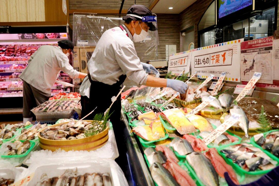 Japan’s August Household Spending Seen Falling on Pandemic Hit: Reuters Poll
