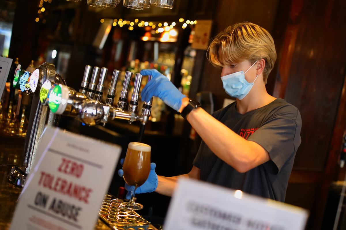 UK Average Pay Falls at Fastest Rate on Record Amid Soaring Inflation