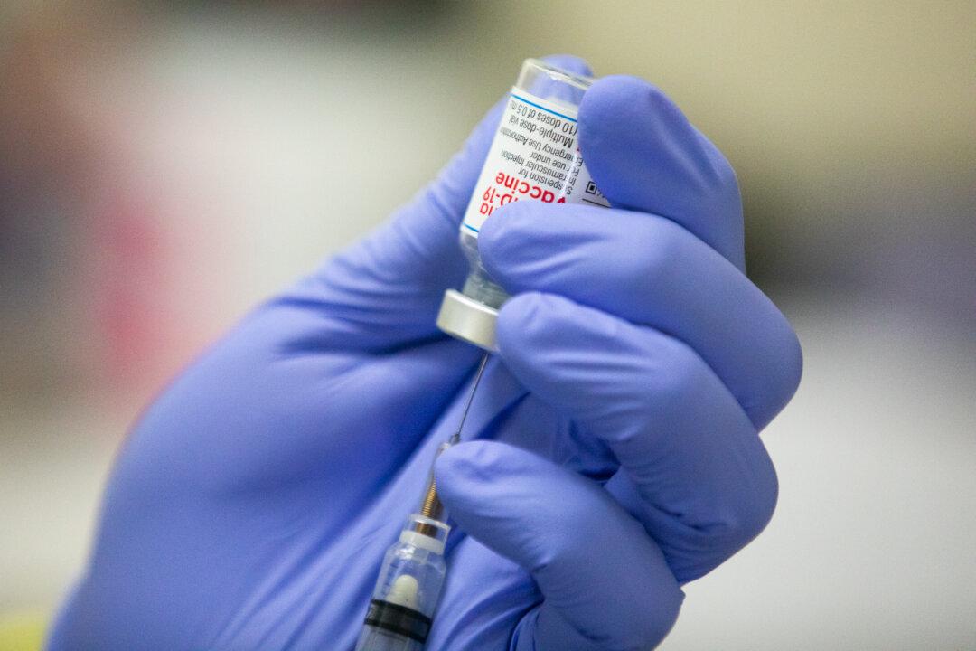 FDA Scientists Decline to Take Stance on Moderna COVID-19 Booster Shots