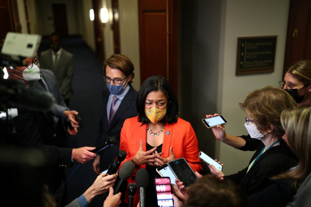 Progressives Open Old Conflicts With Demand to Bundle Budget, Infrastructure Bills