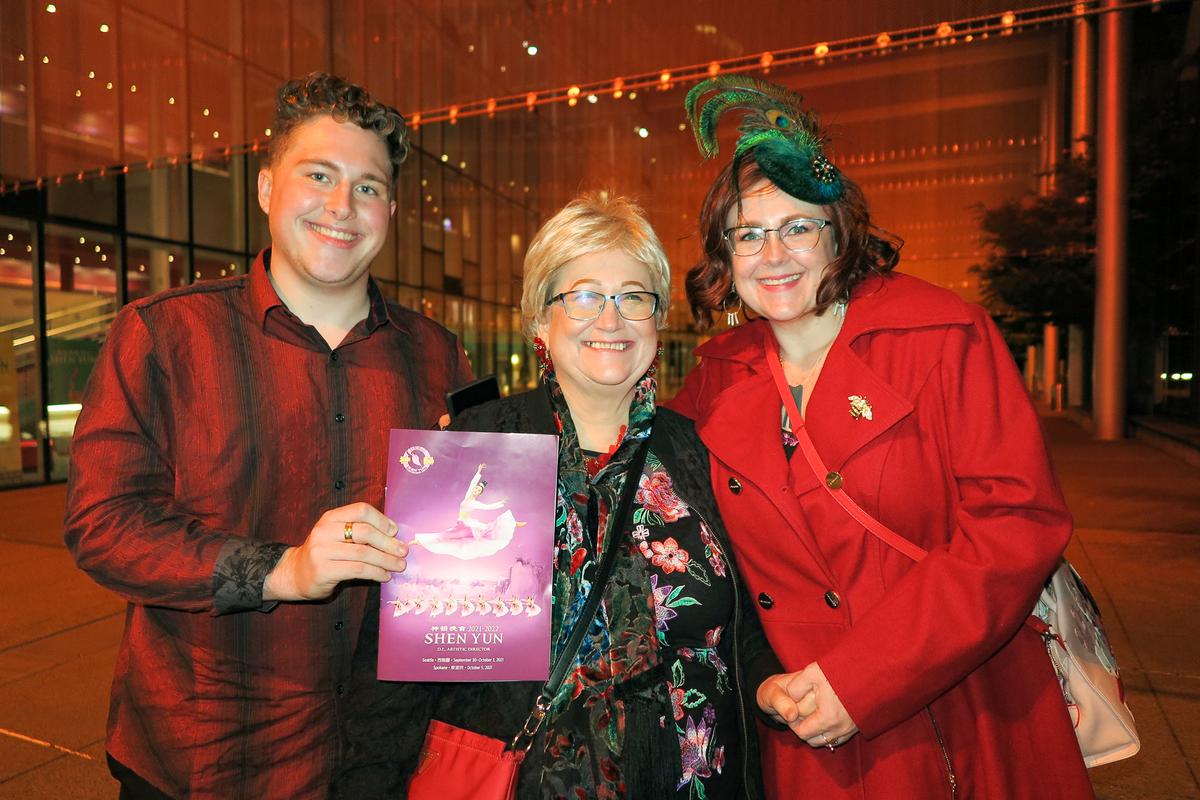 Artist Says Shen Yun Has Provided Inspiration for Her Painting