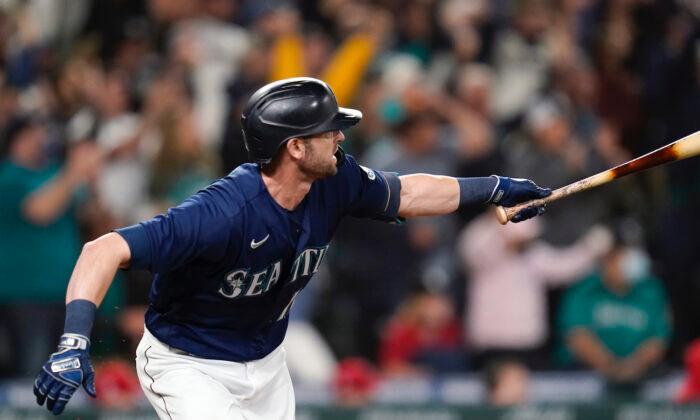 Haniger Keeps Playoff Hopes Alive, Mariners Beat Angels 6-4