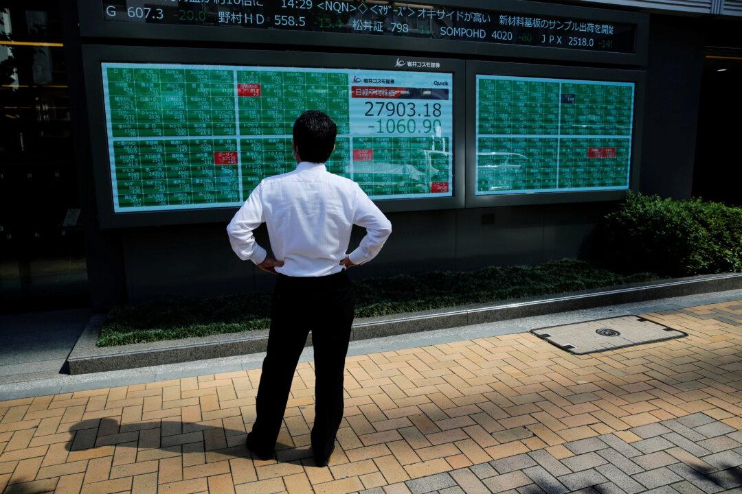 Asian Stocks Fall as Markets Eye Fed, China Omicron Cases