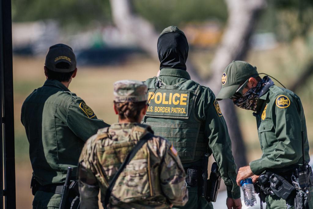 11 Illegal Immigrants Found in Locked Truck Near Arizona–Mexico Border