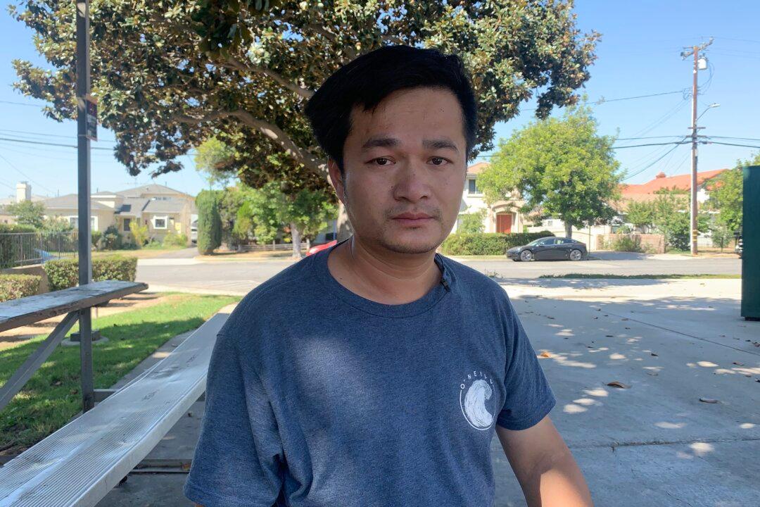 Chinese Pro-Democracy Supporter Receives Threats After Fleeing to America