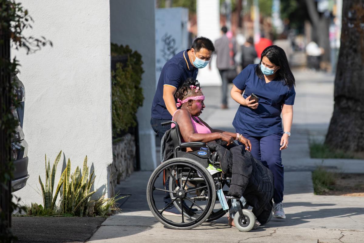 LA City Council Considers Creating Volunteer Medical Corps to Aid Homeless
