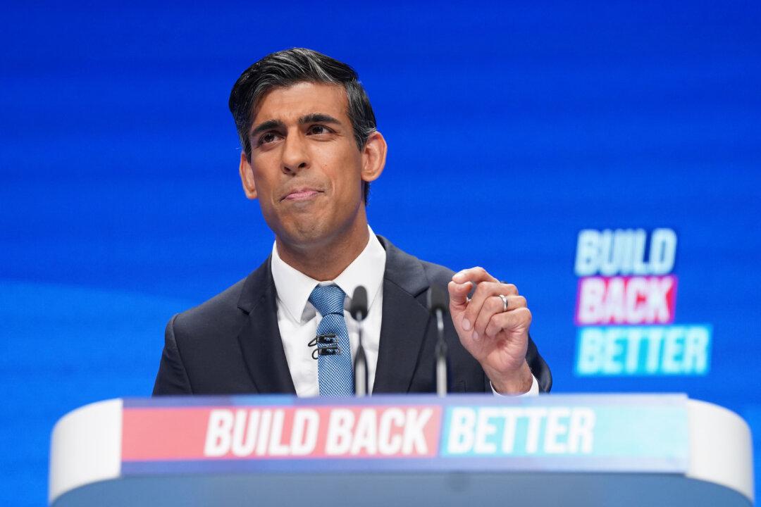 UK Scraps Public Sector Pay Freeze as Economy ‘Back on Track’