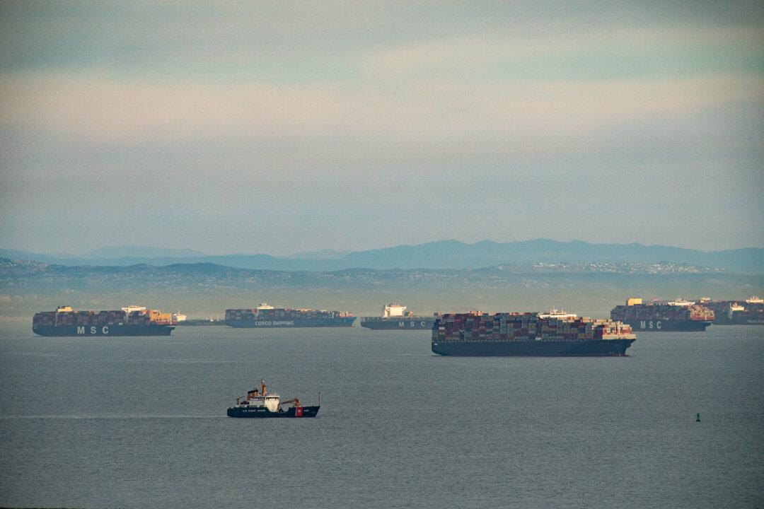 Ships at the Los Angeles Ports See Record Backlog