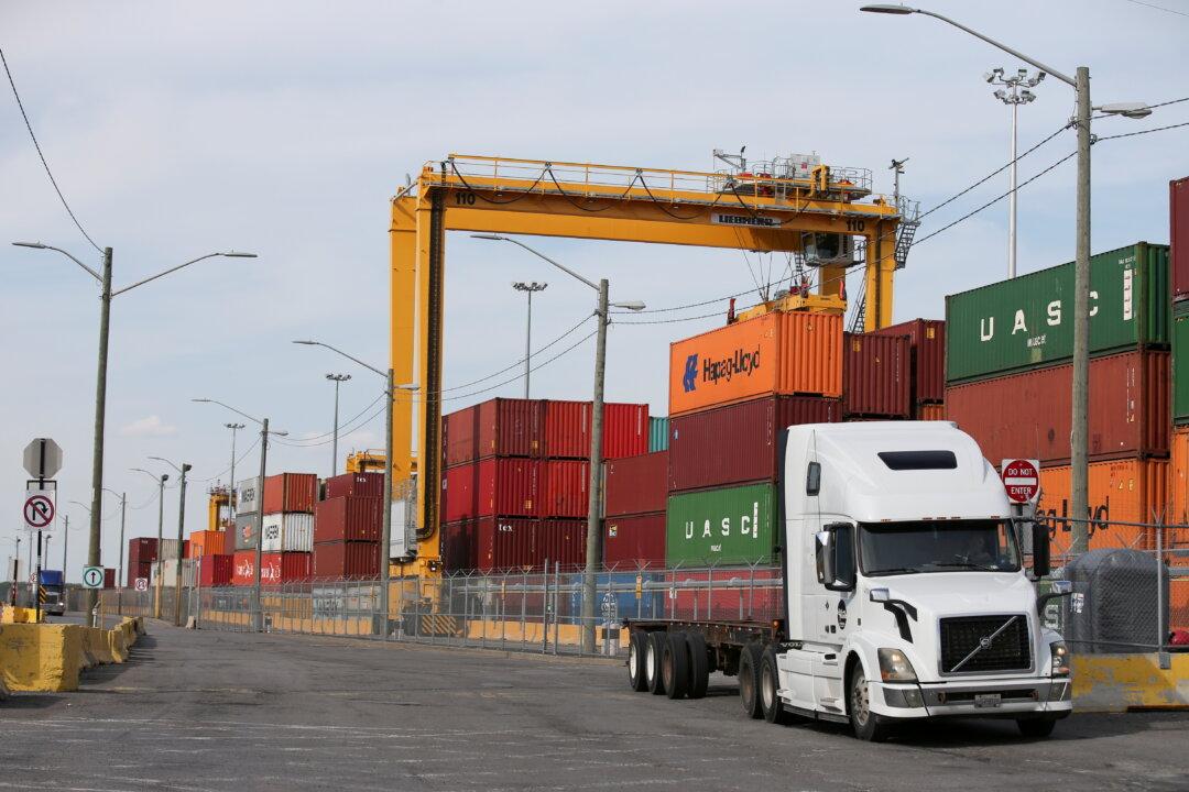 Canada’s Trade Surplus Widens in August as Imports Fall