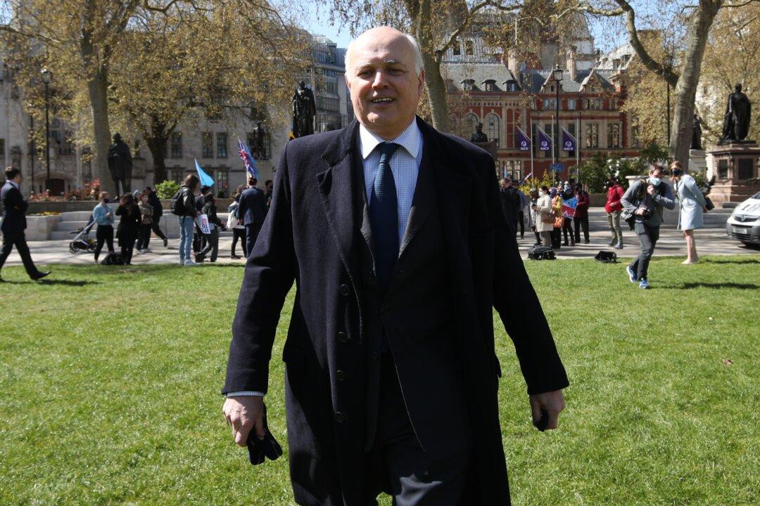 5 Arrested After Sir Iain Duncan Smith Allegedly Hit With a Traffic Cone