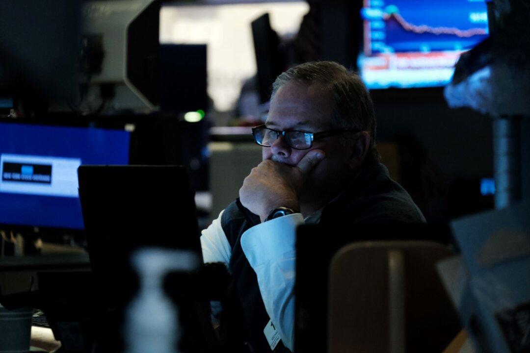 Wall Street Mixed After September Jobs Miss