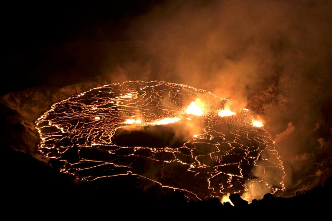 Erupting Hawaii Volcano’s Alert Level Is Lowered to ‘Watch’