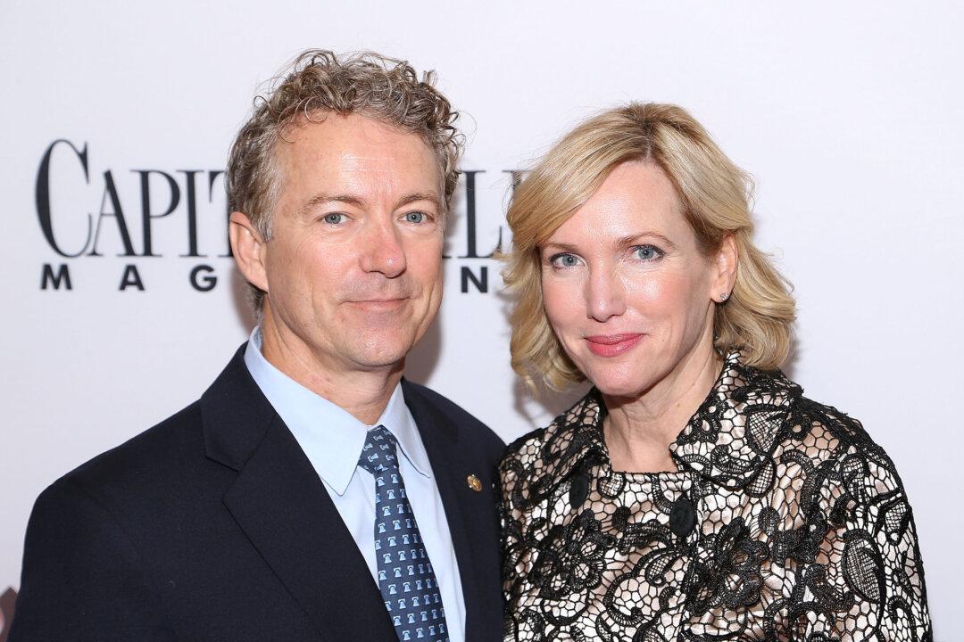 Kelley Paul: Mob Holding Us Hostage Not Charged, Parents at School Board Meetings ‘Criminal’