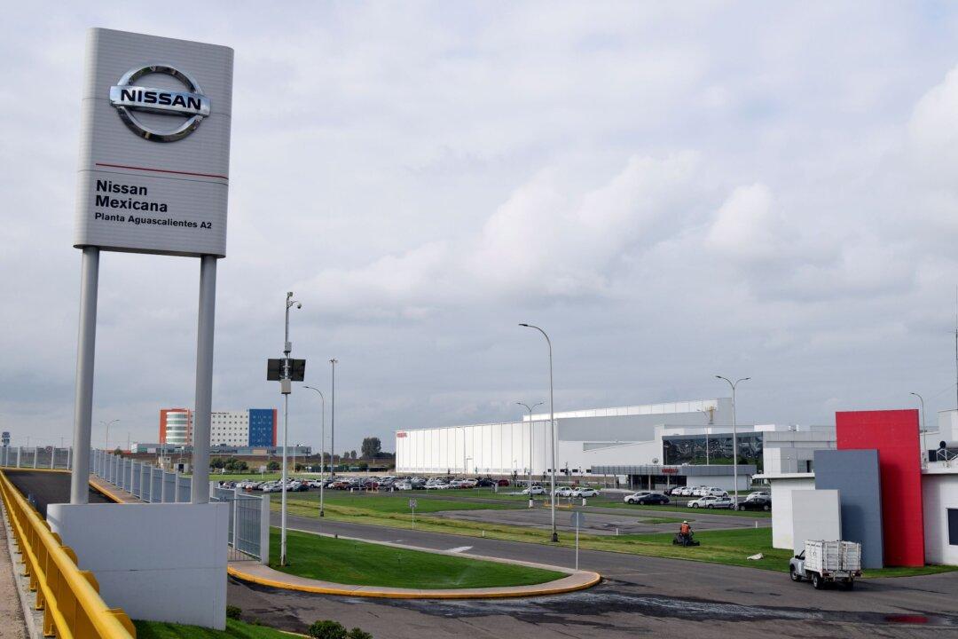 Nissan Plans Mexico Work Stoppages in October Due to Chip Shortage