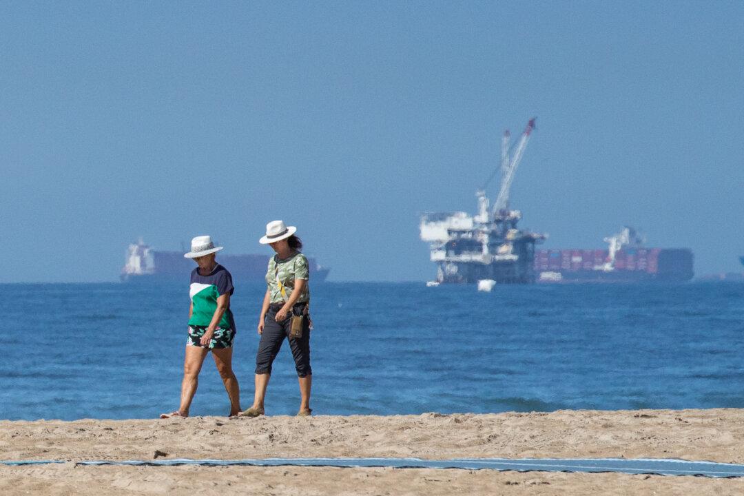 Huntington Beach City, State Beaches to Reopen Monday