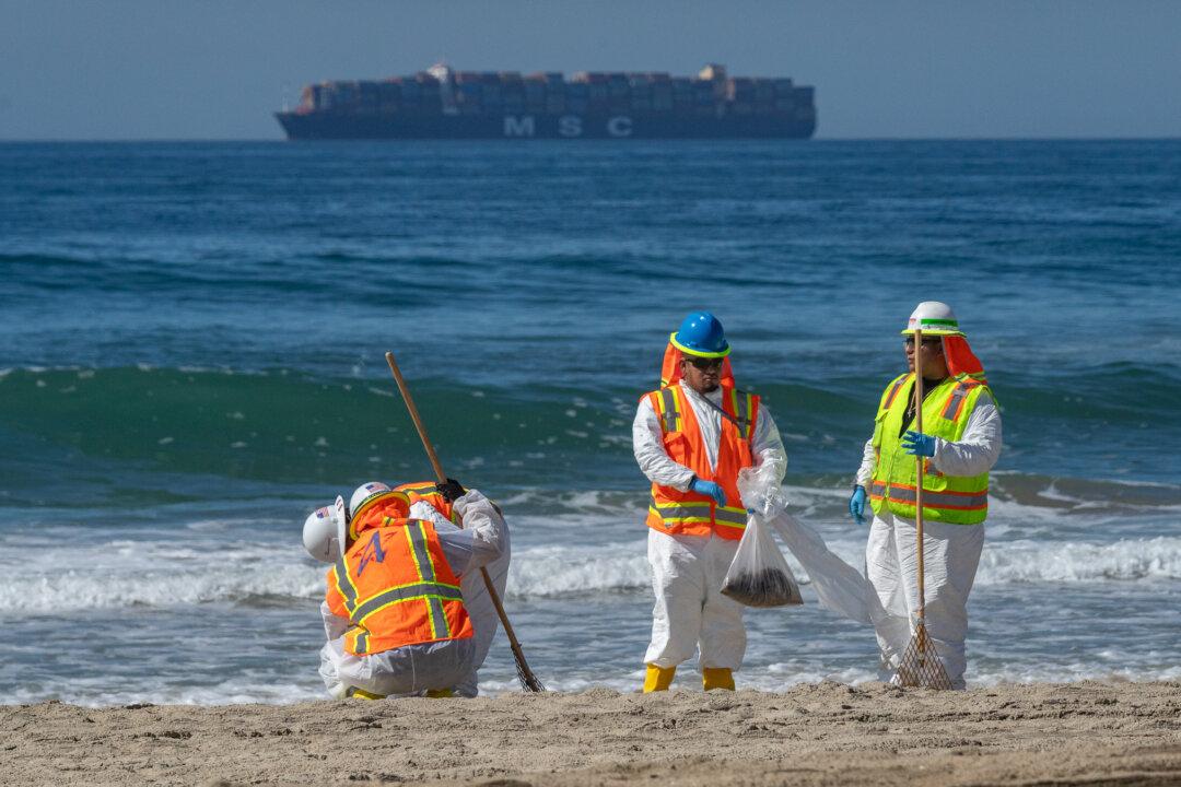 Tarballs Hit Shore From Second Oil Spill in a Week in Huntington Beach