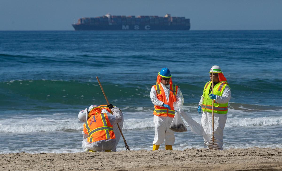 Tarballs Hit Shore From Second Oil Spill in a Week in Huntington Beach
