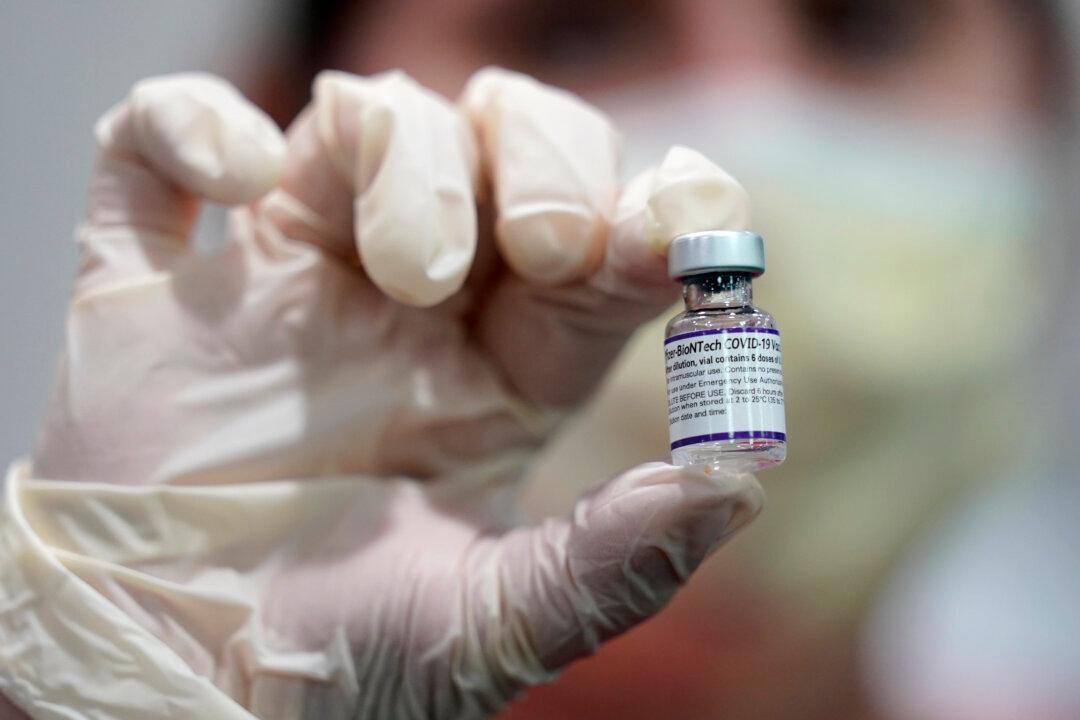 Benefits of Vaccinating Nursing Home Staff Diminished Amid Omicron Wave, Study Shows