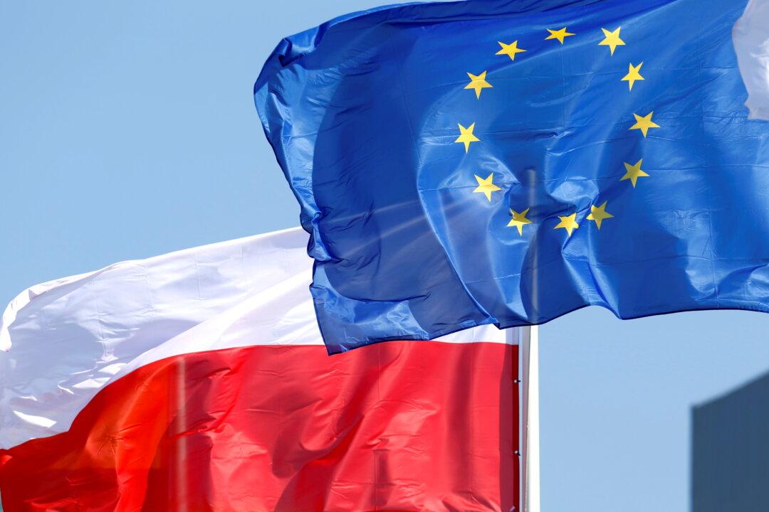 Germany, France Say Poland Is Obligated to Respect EU Rules