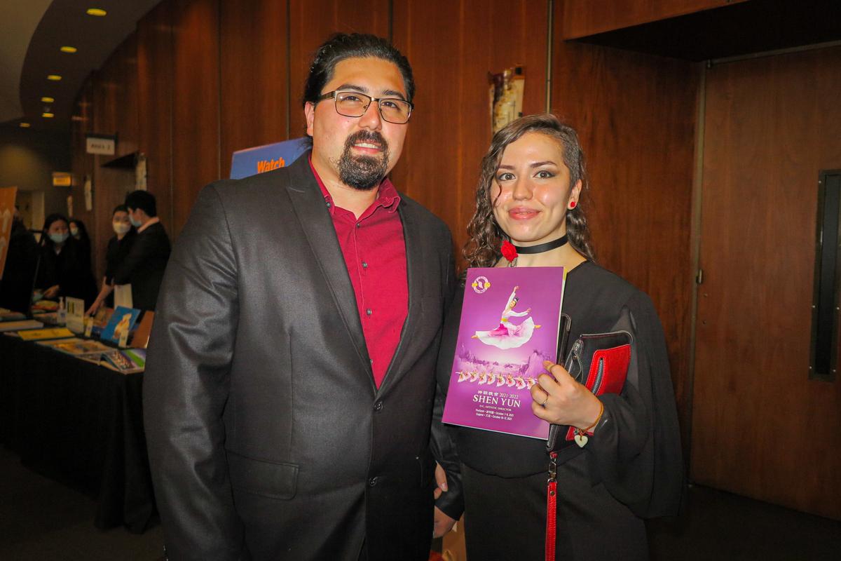 ‘I Got So Many Goosebumps,’ Says Illustrator After Watching Shen Yun