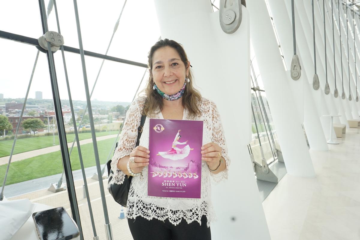 Shen Yun Reviving Culture and Memories Too