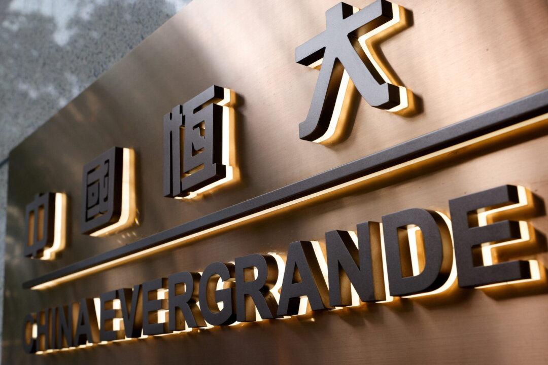 Evergrande to Sell Entire Stake in HengTen to Ease Debt Burden