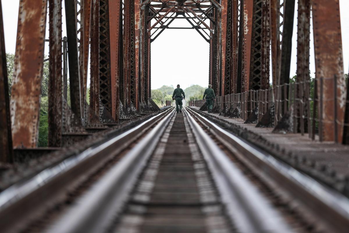 Border Agent Morale Tanks: ‘We’re Not Making Any Difference’