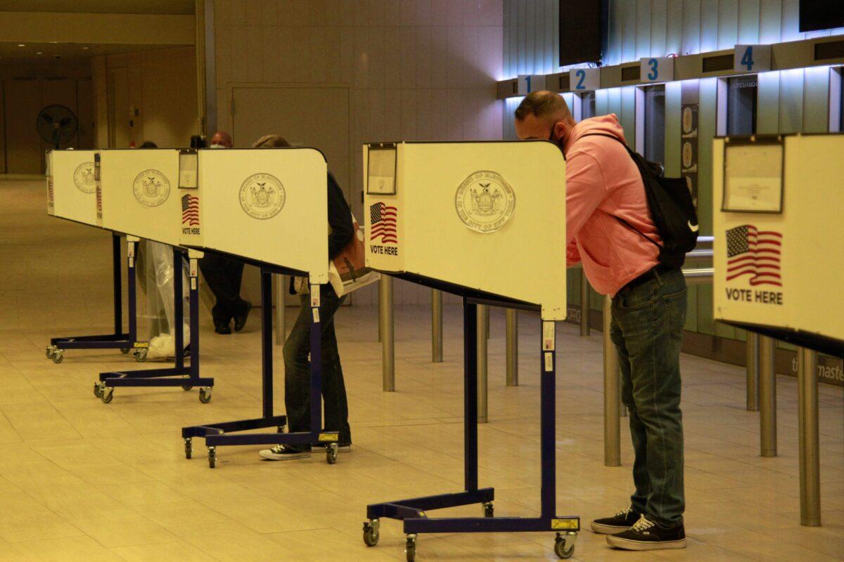 US Lobbyists Compete to Influence Voter Legislation