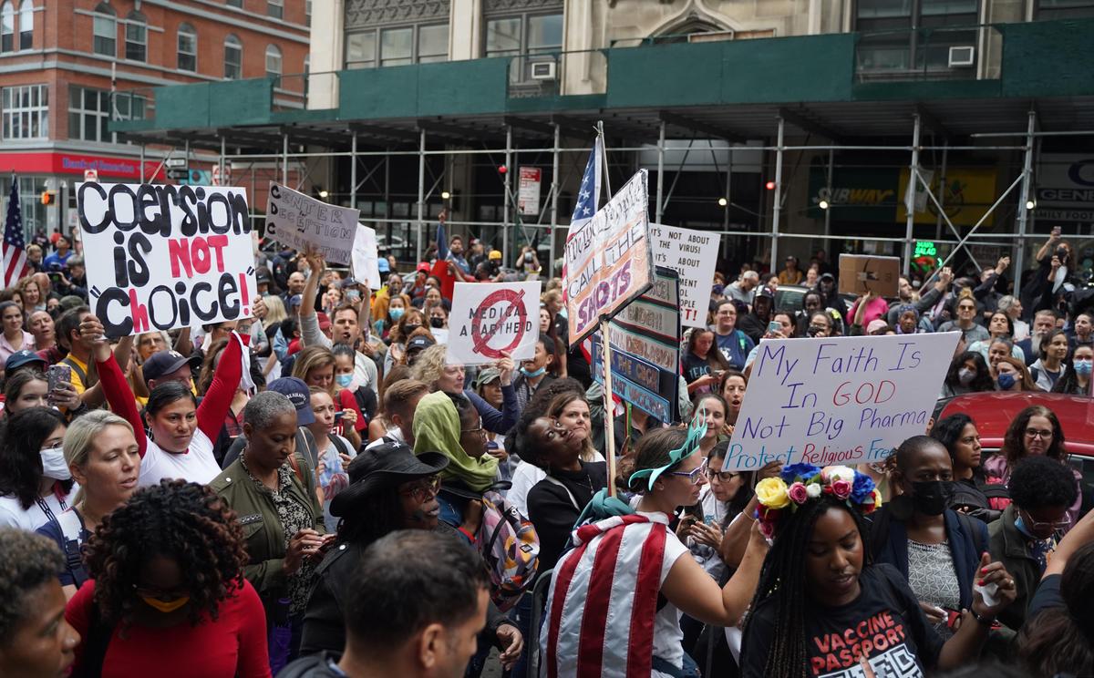 NYC’s Unvaccinated Teachers Need to Waive Right to Sue for 1 Year of Health Benefits