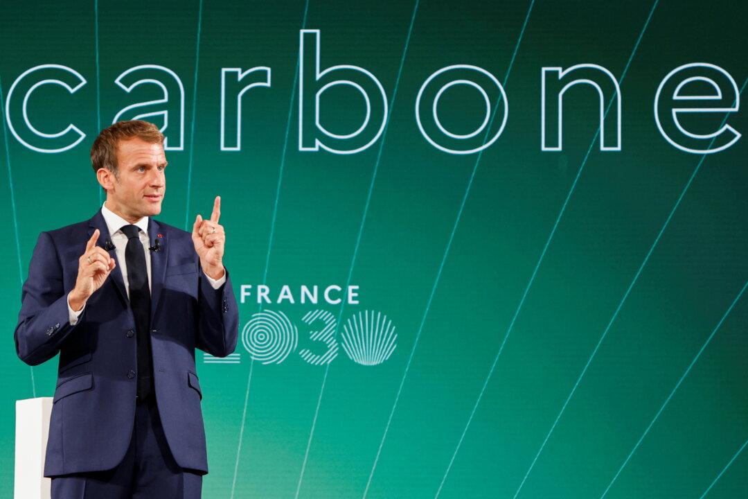 Macron Unveils 30-Billion-Euro Plan for Innovation and Industrial Revival
