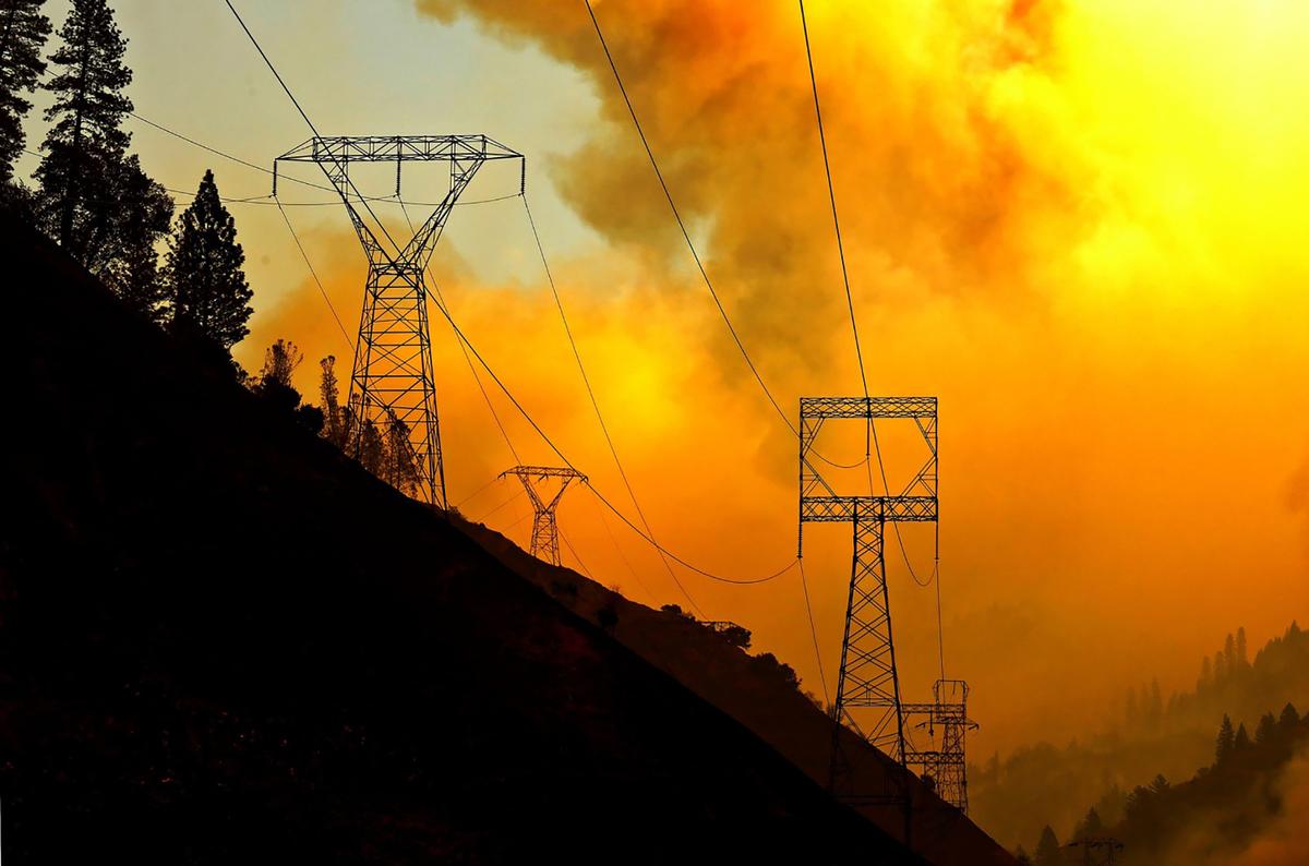 PG&E Shuts Off Electricity for 25,000 People in California Due to Fire Conditions