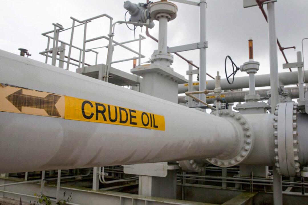 Oil Weakens, Focus on OPEC+ Response to US–Led Crude Release