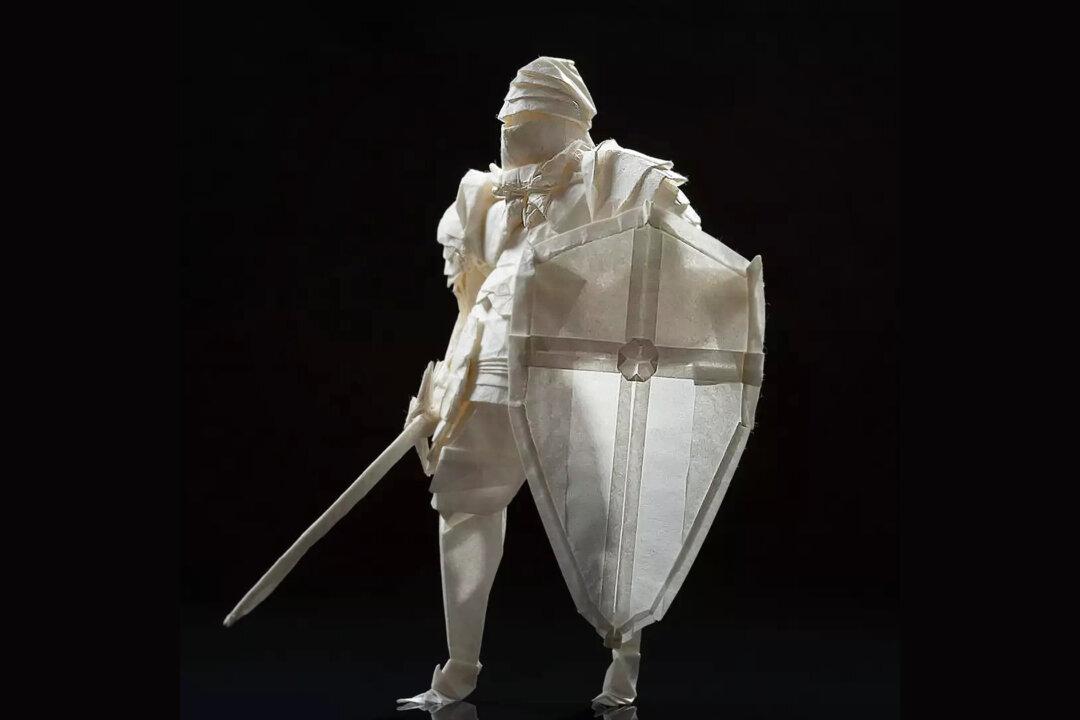 Origami Artist Creates Mind-Blowing Medieval Knight With Sword and Shield From Single Piece of Paper