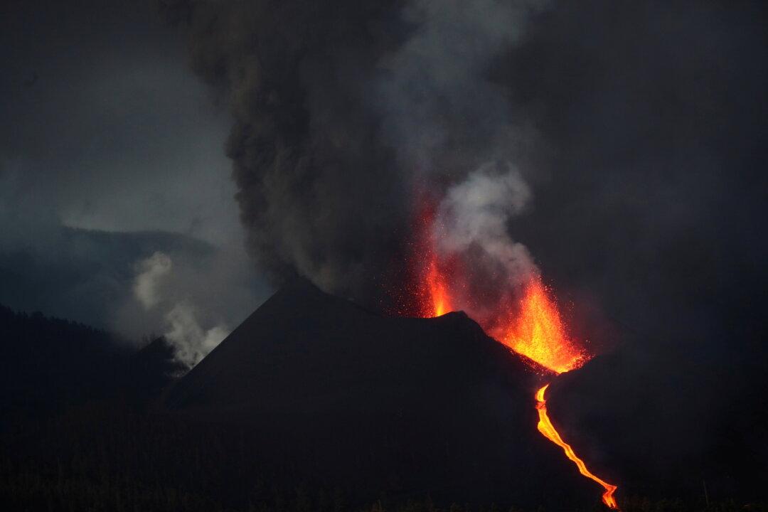 Lava From Volcano on Spain’s La Palma Forces 800 to Evacuate
