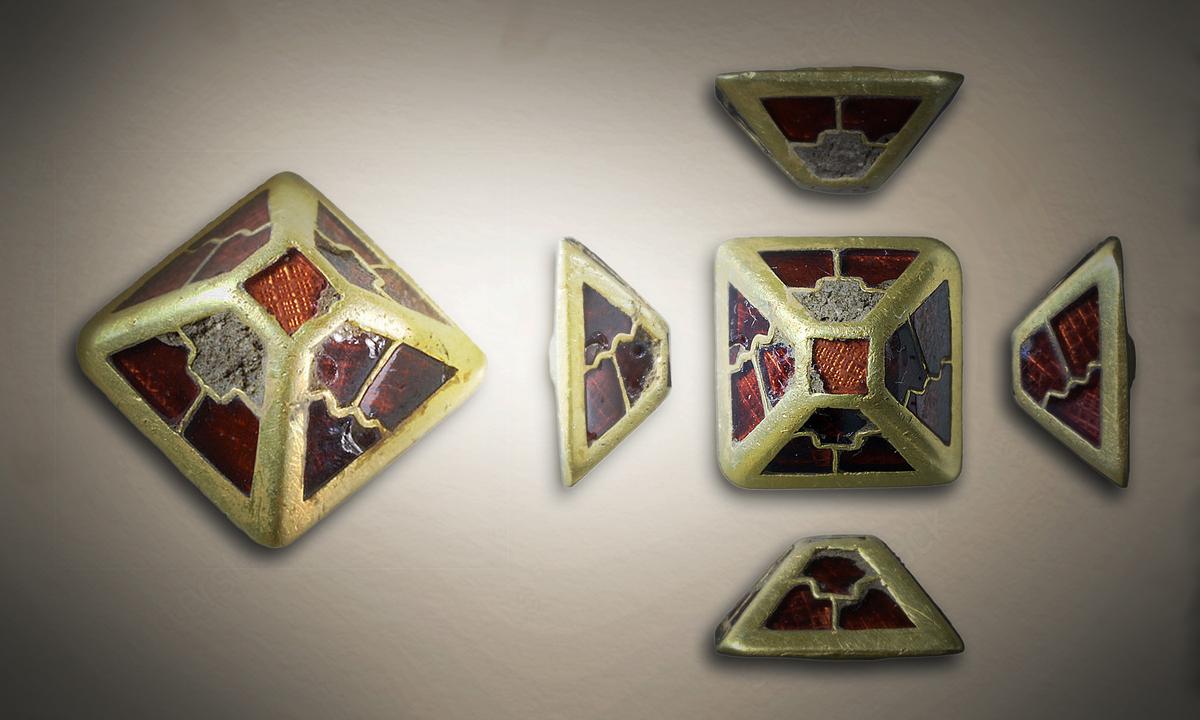 Metal Detectorist Stumbles on Piece of Jeweled Anglo-Saxon Sword From Medieval Age