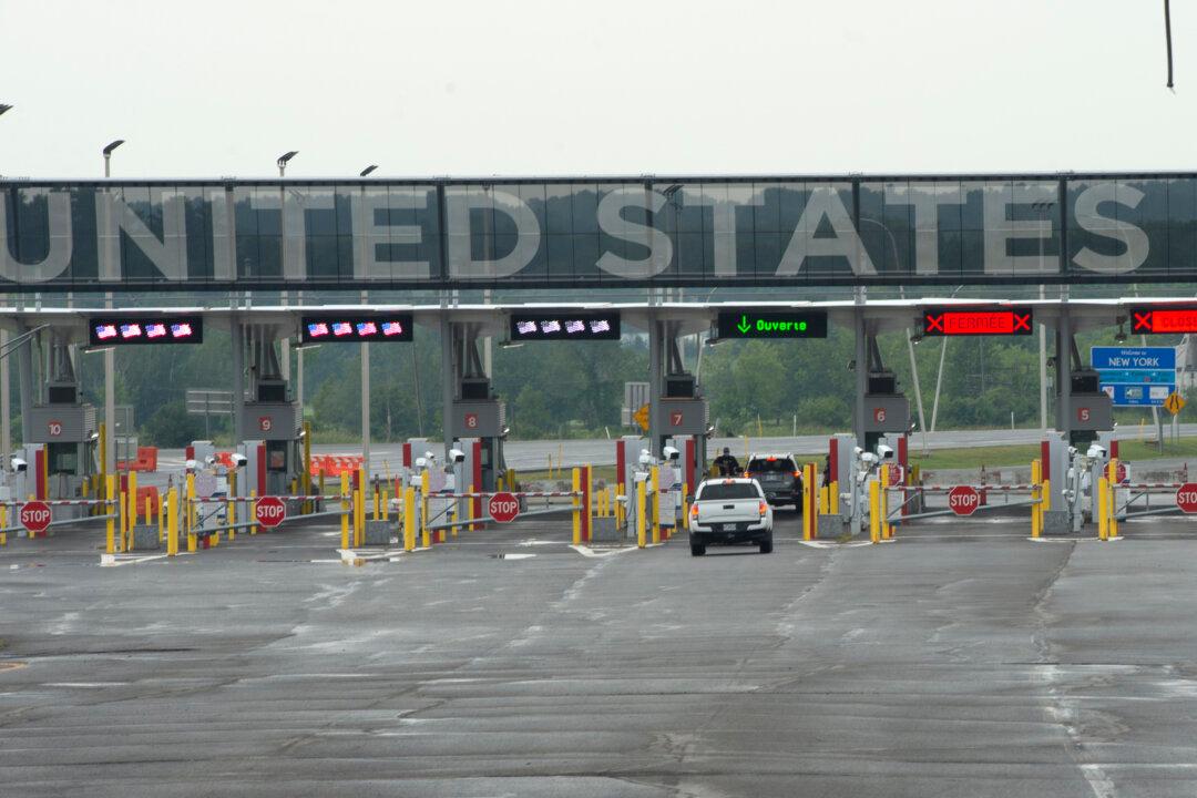 U.S. Land Border to Reopen to Vaccinated Canadians in November, Says Congressman