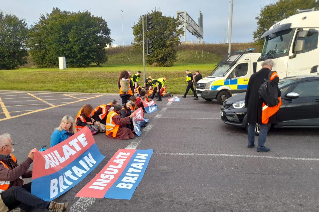 UK Climate Protesters Dragged Off Roads by Angry Motorists